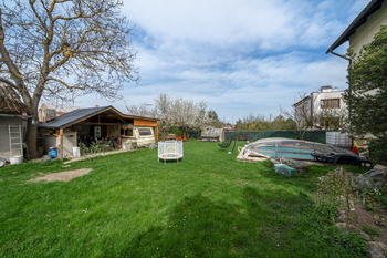 Společná zahrada - Prodej domu 144 m², Unhošť