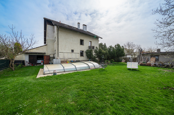 Společná zahrada - Prodej domu 144 m², Unhošť