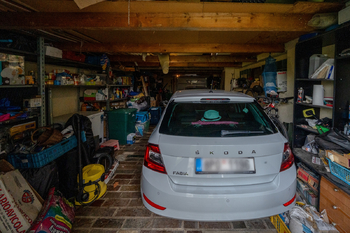 Prostorná garáž - Prodej domu 144 m², Unhošť