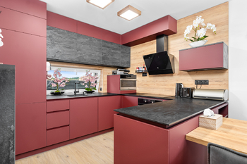 obývací pokoj s kuchyní - Prodej domu 130 m², Roudné