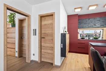 obývací pokoj s kuchyní - Prodej domu 130 m², Roudné