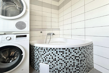 koupelna - Prodej bytu 3+1 v osobním vlastnictví 82 m², Praha 4 - Záběhlice