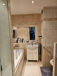 Koupelna - Pronájem bytu 3+kk v osobním vlastnictví 76 m², Praha 10 - Petrovice