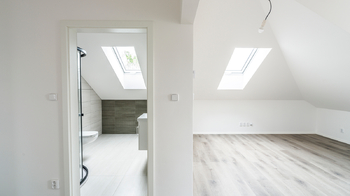 Koupelna - Prodej bytu 4+kk v osobním vlastnictví 117 m², Praha 9 - Horní Počernice