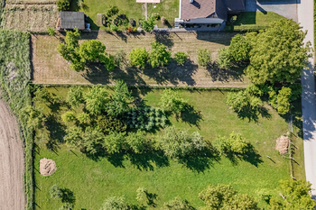 Ptačí perspektiva. - Prodej pozemku 924 m², Pleše