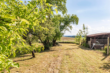 Pohled ze země. - Prodej pozemku 924 m², Pleše