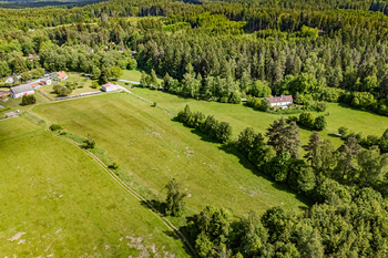 Pohled z dronu. - Prodej pozemku 14044 m², Člunek