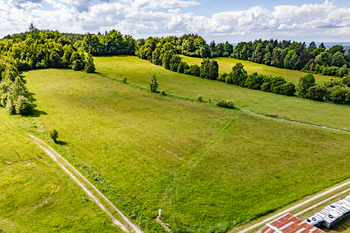 Pohled z dronu. - Prodej pozemku 14044 m², Člunek