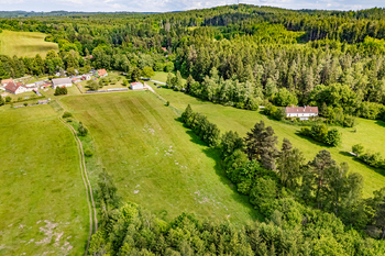 Pohled z dronu. - Prodej pozemku 14044 m², Člunek