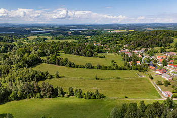 Pohled z dronu. - Prodej pozemku 14044 m², Člunek