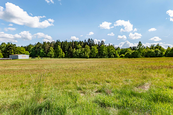 Pohled ze země. - Prodej pozemku 14044 m², Člunek