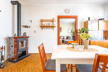 Kuchyně (spodní patro). - Prodej domu 161 m², Jindřichův Hradec
