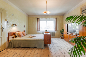 Ložnice (spodní patro). - Prodej domu 161 m², Jindřichův Hradec