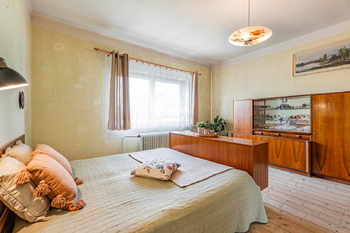Ložnice (spodní patro). - Prodej domu 161 m², Jindřichův Hradec