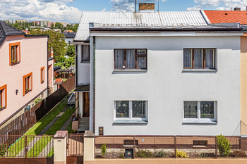 Pohled na dům z dronu. - Prodej domu 161 m², Jindřichův Hradec