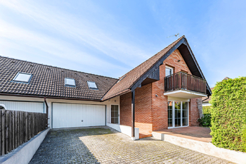 Přední část domu - Prodej domu 268 m², Praha 6 - Přední Kopanina