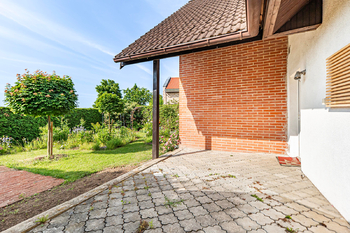 Terasa zadní část domu - Prodej domu 268 m², Praha 6 - Přední Kopanina