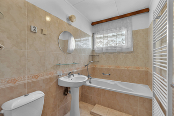 koupelna + WC - Prodej domu 184 m², Nové Město nad Metují