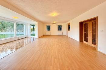obývací pokoj - Pronájem domu 336 m², Praha 6 - Nebušice