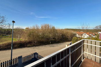výhled z terasy - Pronájem domu 336 m², Praha 6 - Nebušice