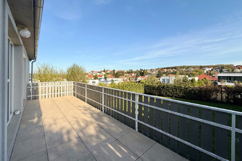 terasa - Pronájem domu 336 m², Praha 6 - Nebušice