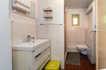 koupelna přízemí - Prodej domu 98 m², Sazená