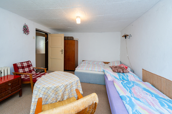 pokoj levý - Prodej domu 98 m², Sazená