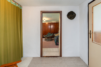 chodba patro - Prodej domu 98 m², Sazená