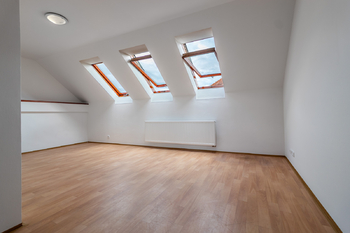 Obývací pokoj - Pronájem bytu 3+kk v osobním vlastnictví 64 m², Jesenice