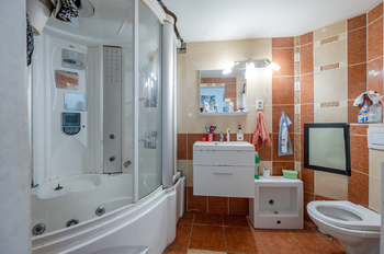 Prodej bytu 4+1 v osobním vlastnictví 110 m², Praha 5 - Smíchov