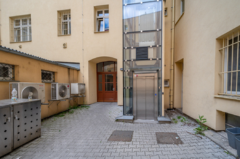 Prodej bytu 4+1 v osobním vlastnictví 110 m², Praha 5 - Smíchov