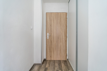 Chodba v bytě - Pronájem bytu 1+kk v osobním vlastnictví 37 m², Libouchec