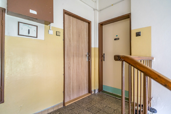 Vchod do bytu - Pronájem bytu 1+kk v osobním vlastnictví 37 m², Libouchec