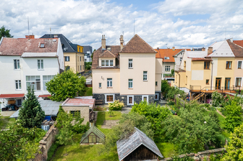 Pohled na dům ze zahrady - Prodej domu 190 m², Kolín