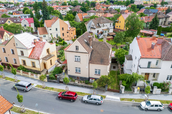 Letecký pohled na dům ze Zborovské ulice - Prodej domu 190 m², Kolín 