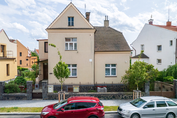 Pohled na dům ze Zborovské ulice - Prodej domu 190 m², Kolín
