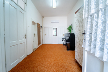 Chodba v patře - Prodej domu 190 m², Kolín
