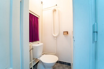 Samostatné WC v patře - Prodej domu 190 m², Kolín