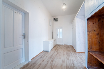 Chodba v přízemí - Prodej domu 190 m², Kolín