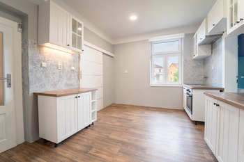 Kuchyně v přízemí - Prodej domu 190 m², Kolín