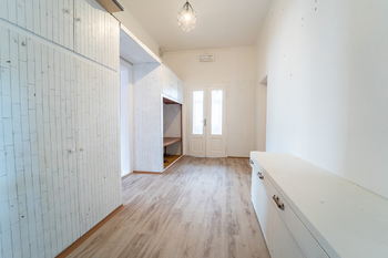 Chodba v přízemí - Prodej domu 190 m², Kolín