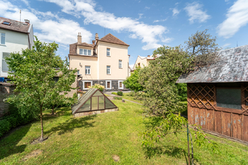 Pohled na dům ze zahrady - Prodej domu 190 m², Kolín