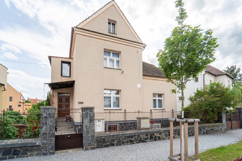 Pohled na dům ze Zborovské ulice - Prodej domu 190 m², Kolín