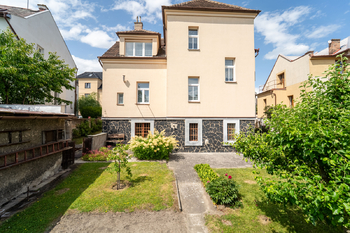 Pohled na dům ze zahrady - Prodej domu 190 m², Kolín