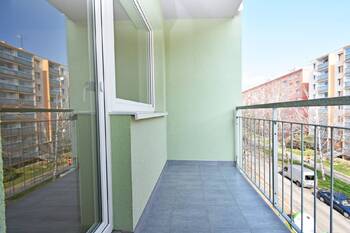 Balkón. - Prodej bytu 2+kk v družstevním vlastnictví 53 m², Praha 9 - Letňany