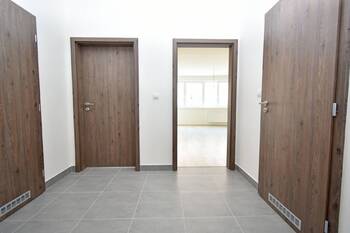 Vstupní chodba. - Prodej bytu 2+kk v družstevním vlastnictví 53 m², Praha 9 - Letňany