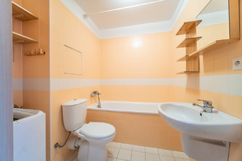 Prodej bytu 1+kk v osobním vlastnictví 40 m², Praha 5 - Jinonice