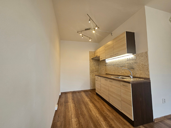 Prodej bytu 2+kk v osobním vlastnictví 40 m², Praha 4 - Michle