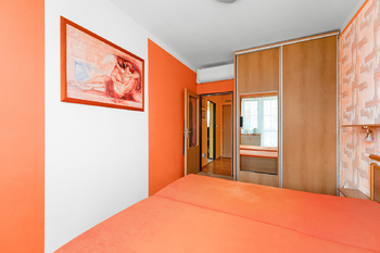 Ložnice - Prodej bytu 3+1 v osobním vlastnictví 77 m², Holice