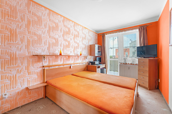 Ložnice - Prodej bytu 3+1 v osobním vlastnictví 77 m², Holice